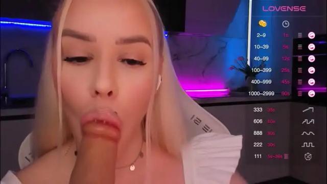 Image 7 of blond_diamond Stream on Chaturbate on 1 month ago