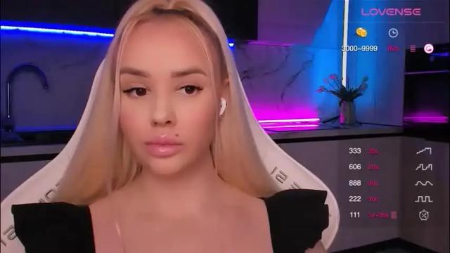 Image 10 of blond_diamond Stream on Chaturbate on 1 month ago
