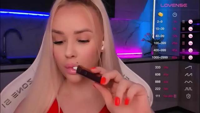 Image 2 of blond_diamond Stream on Chaturbate on 1 month ago