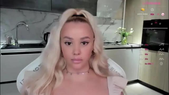 Image 12 of blond_diamond Stream on Chaturbate on 1 month ago