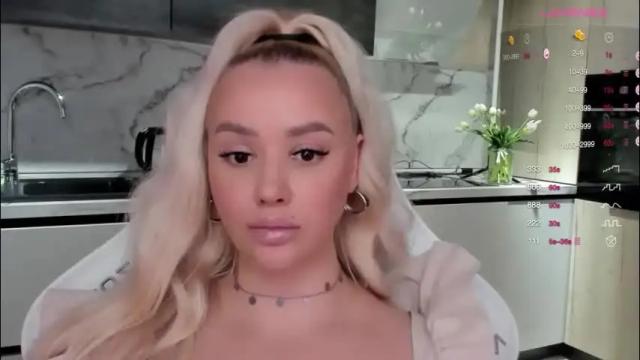 Image 4 of blond_diamond Stream on Chaturbate on 1 month ago