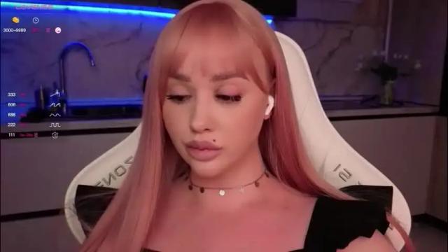 Image 10 of blond_diamond Stream on Chaturbate on 1 month ago
