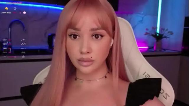 Image 2 of blond_diamond Stream on Chaturbate on 1 month ago