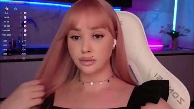 Image 7 of blond_diamond Stream on Chaturbate on 1 month ago