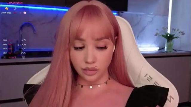 Image 8 of blond_diamond Stream on Chaturbate on 1 month ago