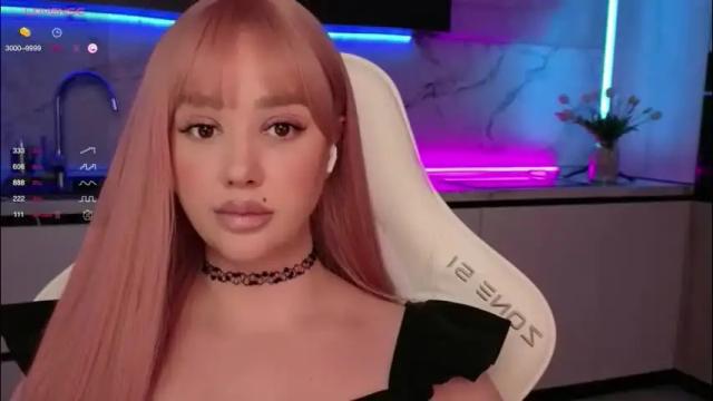 Image 3 of blond_diamond Stream on Chaturbate on 1 month ago