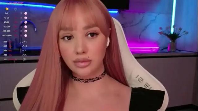 Image 8 of blond_diamond Stream on Chaturbate on 1 month ago