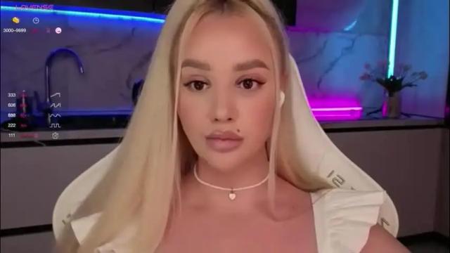Image 2 of blond_diamond Stream on Chaturbate on 1 month ago