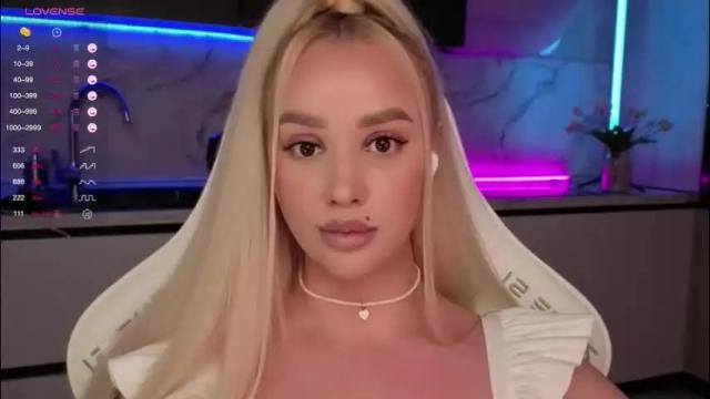 Image 3 of blond_diamond Stream on Chaturbate on 1 month ago