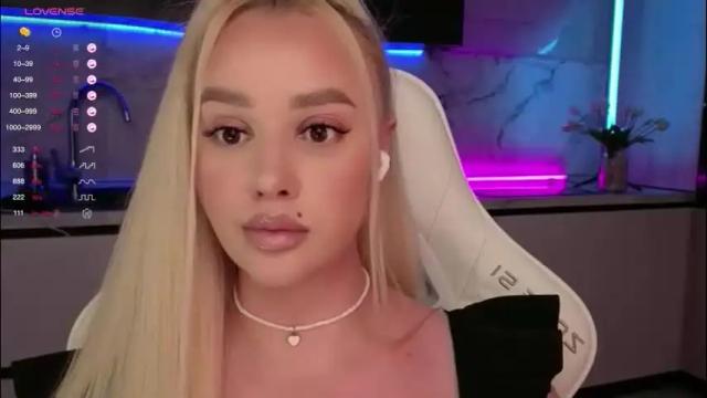 Image 6 of blond_diamond Stream on Chaturbate on 1 month ago