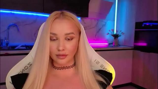 Image 11 of blond_diamond Stream on Chaturbate on 3 days ago