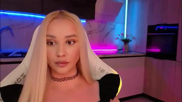 Image 2 of blond_diamond Stream on Chaturbate on 3 days ago
