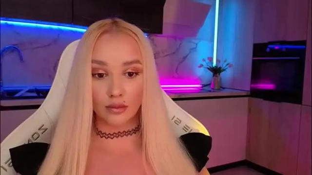 Image 3 of blond_diamond Stream on Chaturbate on 3 days ago