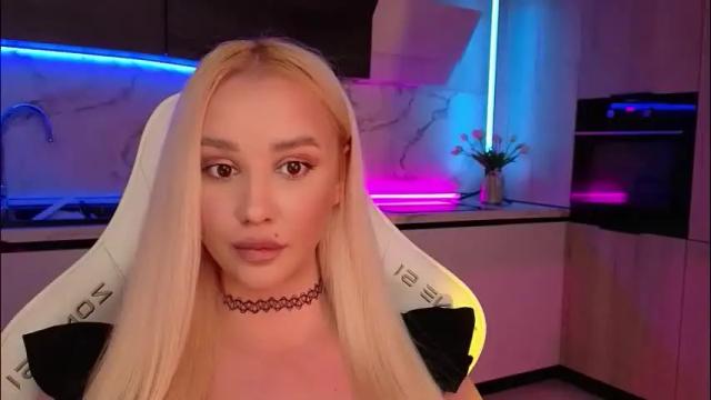 Image 4 of blond_diamond Stream on Chaturbate on 3 days ago