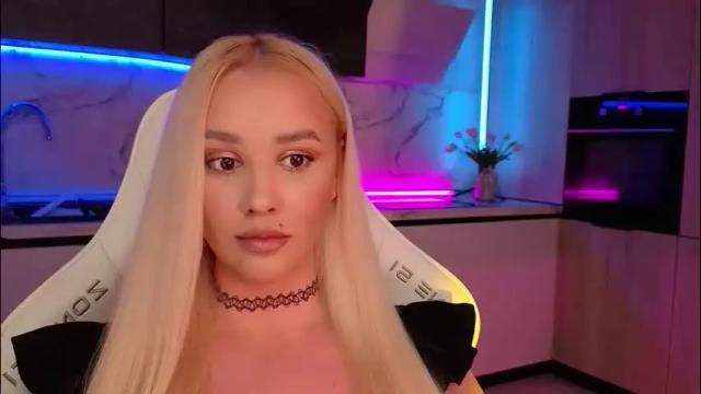 Image 6 of blond_diamond Stream on Chaturbate on 3 days ago