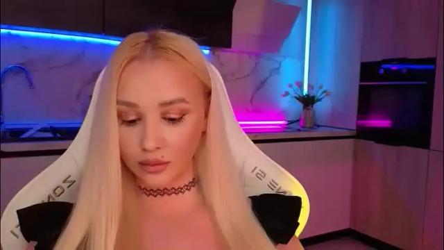 Image 7 of blond_diamond Stream on Chaturbate on 3 days ago