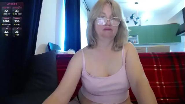 Image 11 of blond_woman Stream on Chaturbate on 2 months ago