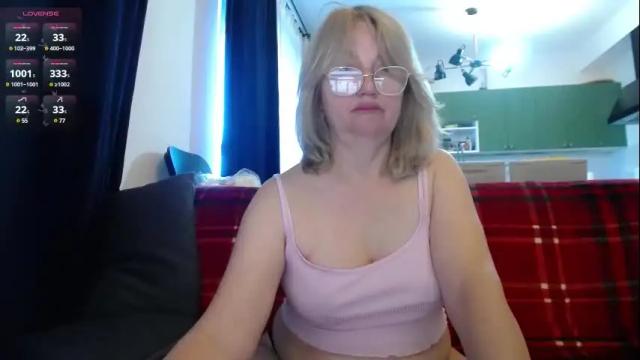 Image 12 of blond_woman Stream on Chaturbate on 2 months ago