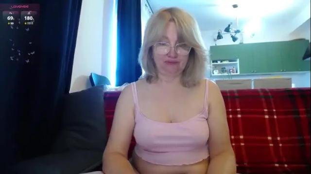 Image 2 of blond_woman Stream on Chaturbate on 2 months ago