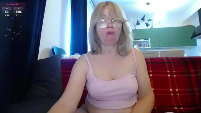 Image 7 of blond_woman Stream on Chaturbate on 2 months ago