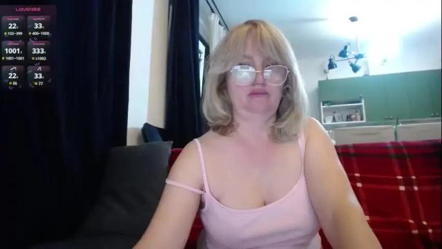 Image 3 of blond_woman Stream on Chaturbate on 2 months ago