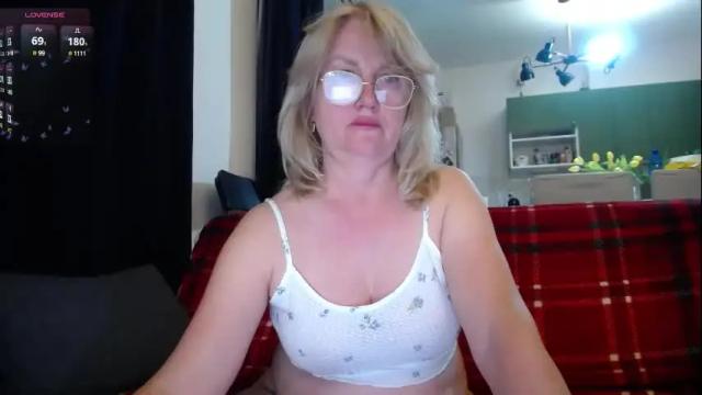 Image 2 of blond_woman Stream on Chaturbate on 1 month ago