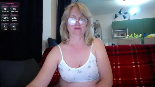 Image 3 of blond_woman Stream on Chaturbate on 1 month ago