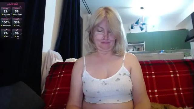 Image 10 of blond_woman Stream on Chaturbate on 1 month ago