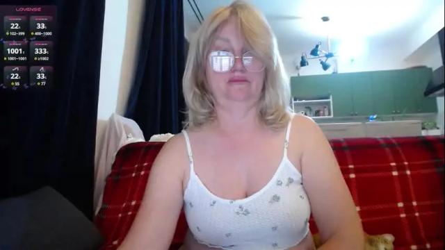 Image 11 of blond_woman Stream on Chaturbate on 1 month ago