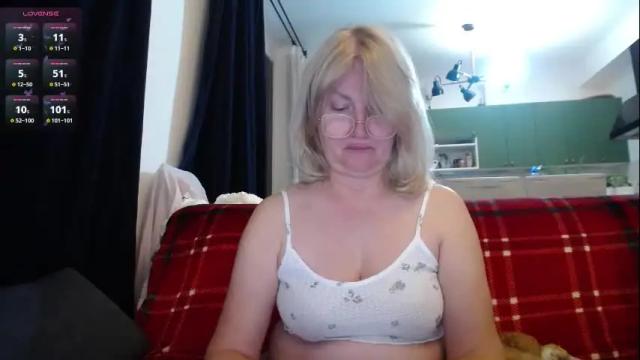 Image 12 of blond_woman Stream on Chaturbate on 1 month ago