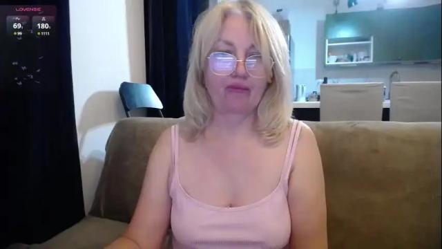 Image 2 of blond_woman Stream on Chaturbate on 12 days ago