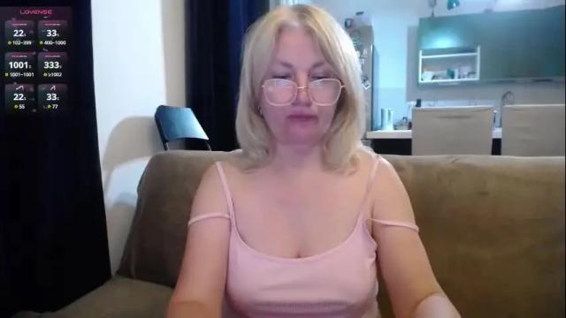 Image 7 of blond_woman Stream on Chaturbate on 12 days ago