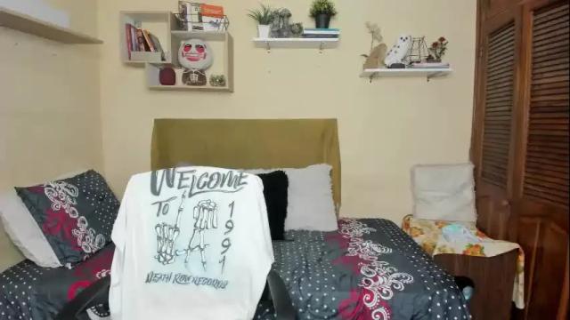 Image 3 of blondandtattooface Stream on Chaturbate on 2 months ago