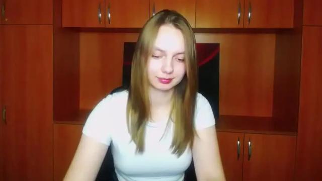 Image 10 of blonde_dream9 Stream on Chaturbate on 14 months ago