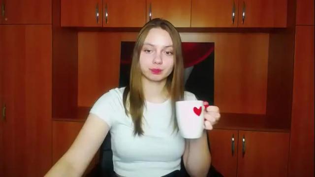Image 2 of blonde_dream9 Stream on Chaturbate on 14 months ago