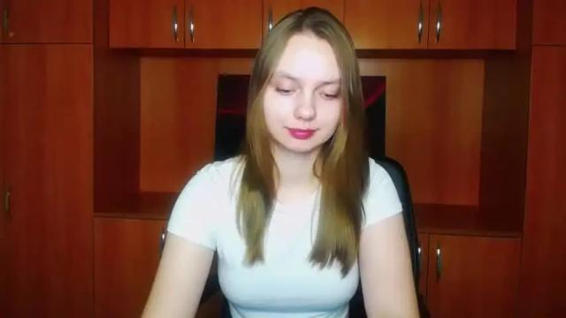 Image 4 of blonde_dream9 Stream on Chaturbate on 14 months ago