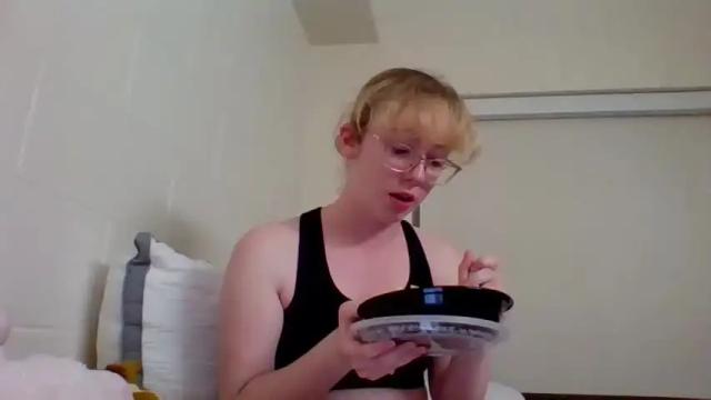 Image 4 of blonde_katie Stream on Chaturbate on 14 months ago