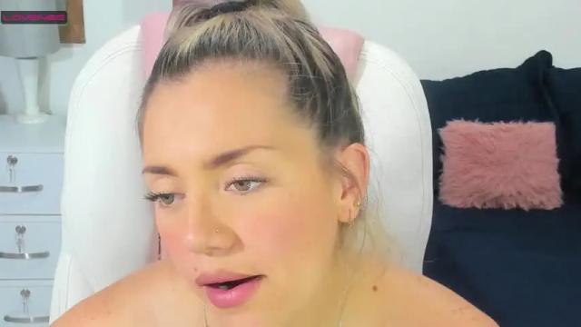 Image 3 of blonde_teacher1 Stream on Chaturbate on 18 months ago