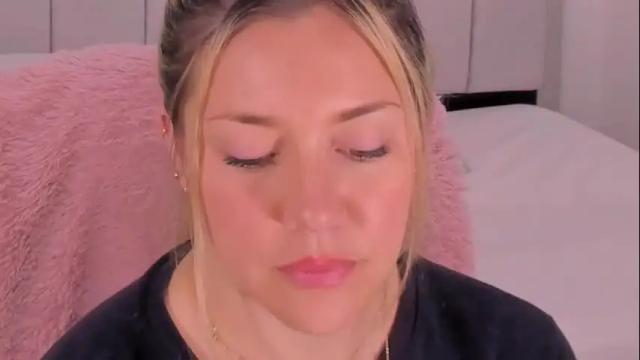 Image 4 of blonde_teacher1 Stream on Chaturbate on 1 month ago