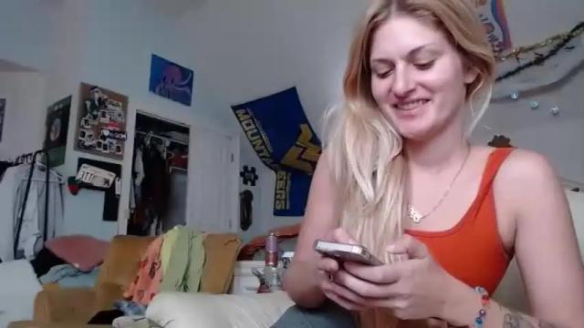 Thumbnail 3, blondebeachgirl757's Stream at Chaturbate, 13 months ago