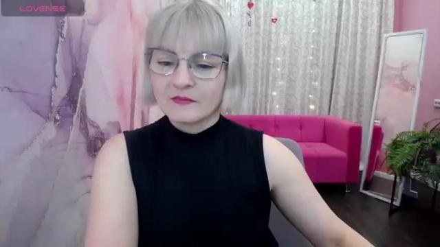 Image 2 of blondebrilliant Stream on Chaturbate on 15 months ago