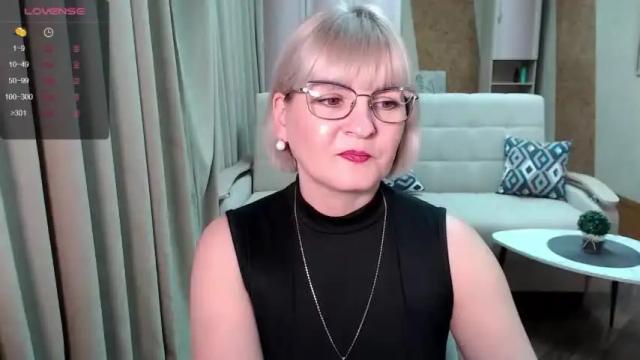 Image 2 of blondebrilliant Stream on Chaturbate on 14 months ago