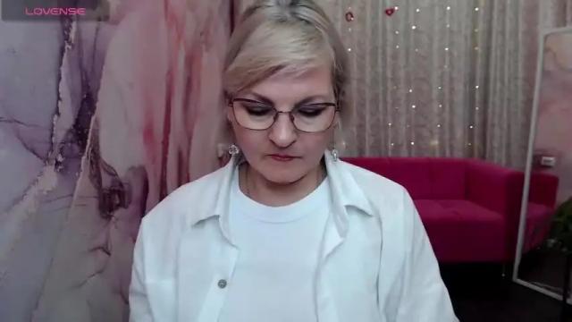 Image 7 of blondebrilliant Stream on Chaturbate on 14 months ago