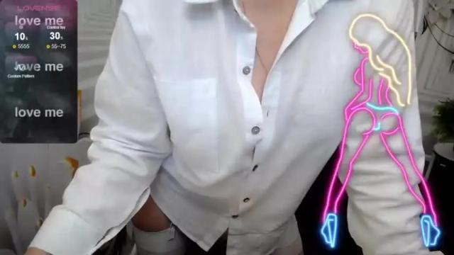 Image 4 of blondebrilliant Stream on Chaturbate on 12 months ago