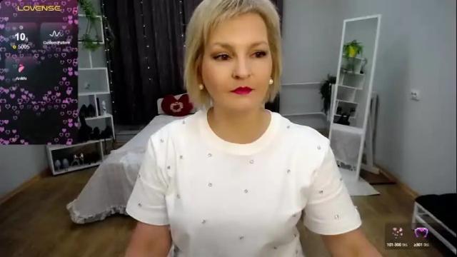 Image 12 of blondebrilliant Stream on Chaturbate on 1 month ago