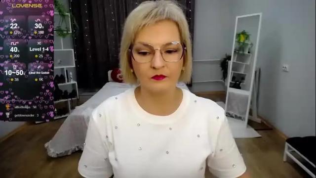 Image 4 of blondebrilliant Stream on Chaturbate on 1 month ago