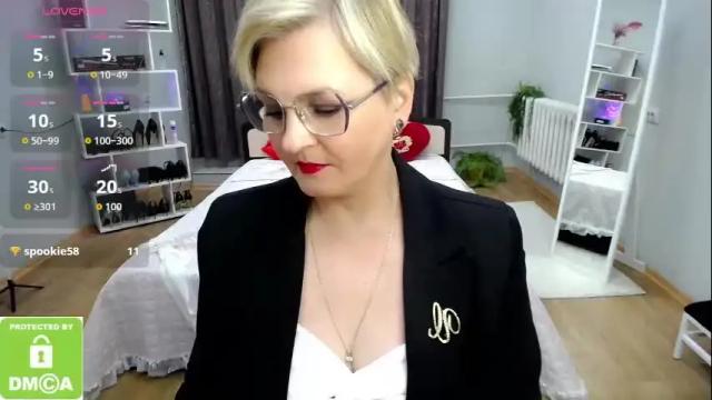 Image 2 of blondebrilliant Stream on Chaturbate on 4 months ago