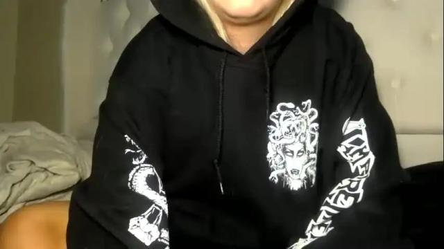 Image 4 of blondebunnyx1 Stream on Chaturbate on 22 months ago