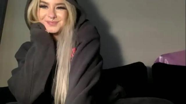 Thumbnail 1, blondebunnyx1's Stream at Chaturbate, 21 months ago