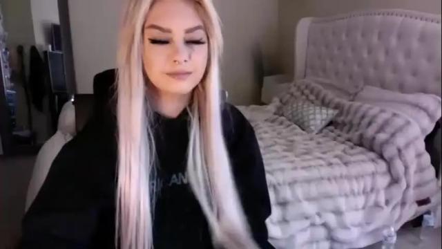 Image 8 of blondebunnyx1 Stream on Chaturbate on 19 months ago
